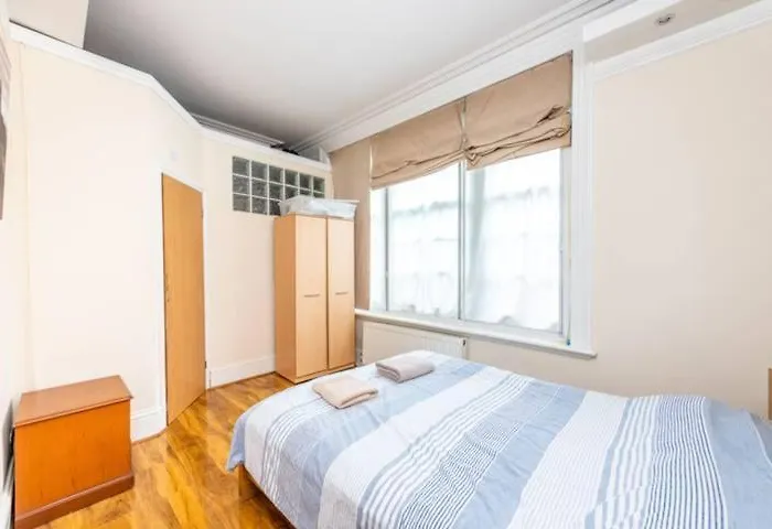 London Kensington & Chelsea 2 Bed Zone 1 Aprt